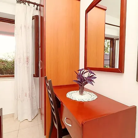 Cebalo Kor Ula - Two Bedroom With Terrace And Sea View Lana 科尔丘拉